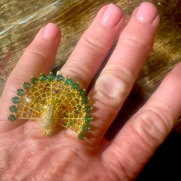 Super fun & fabulous Gold &Green Peacock Ring! Add some flair to your fashion🦚 - Picture 1 of 8